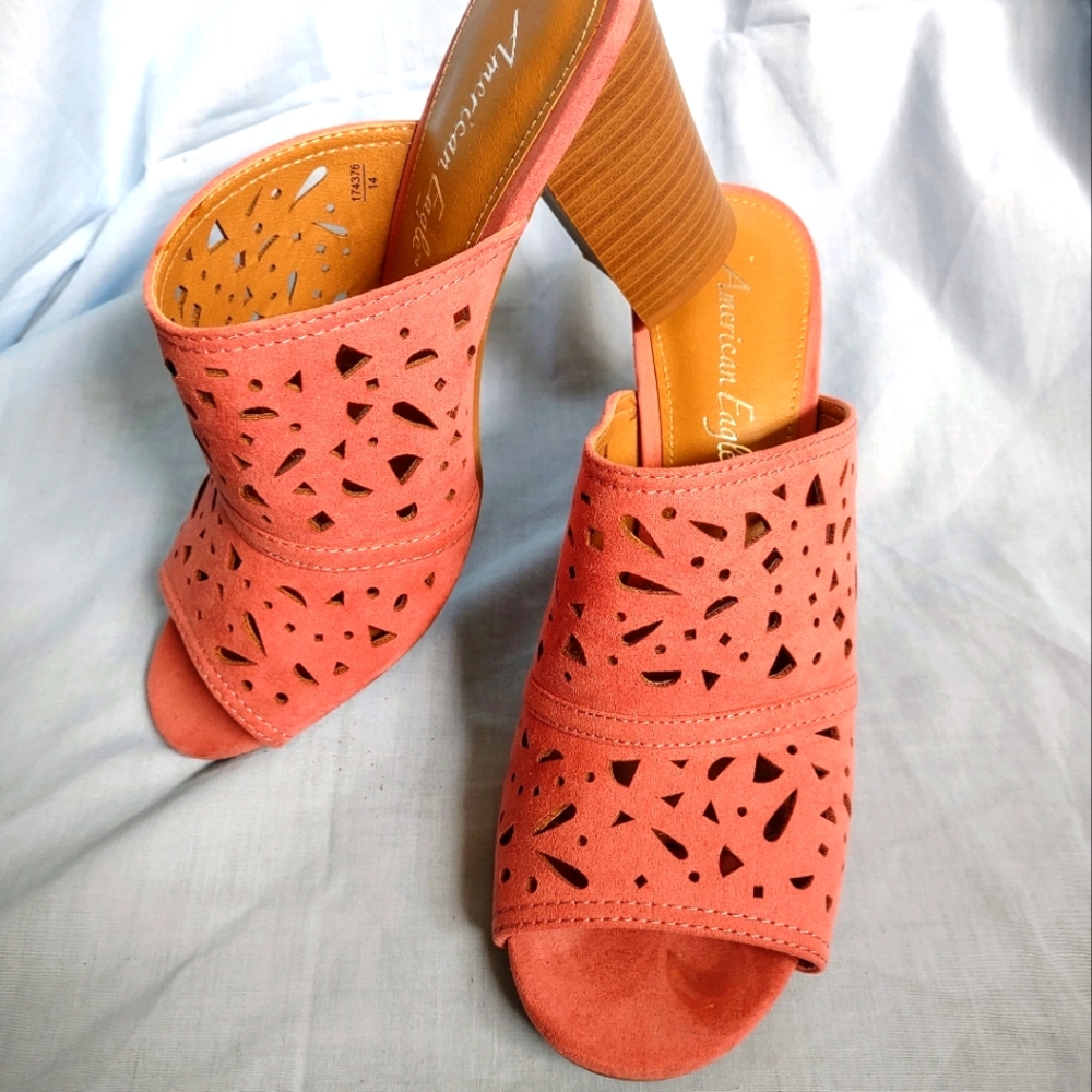 American eagle open toe pink suede shoes size 8 in excellent condition